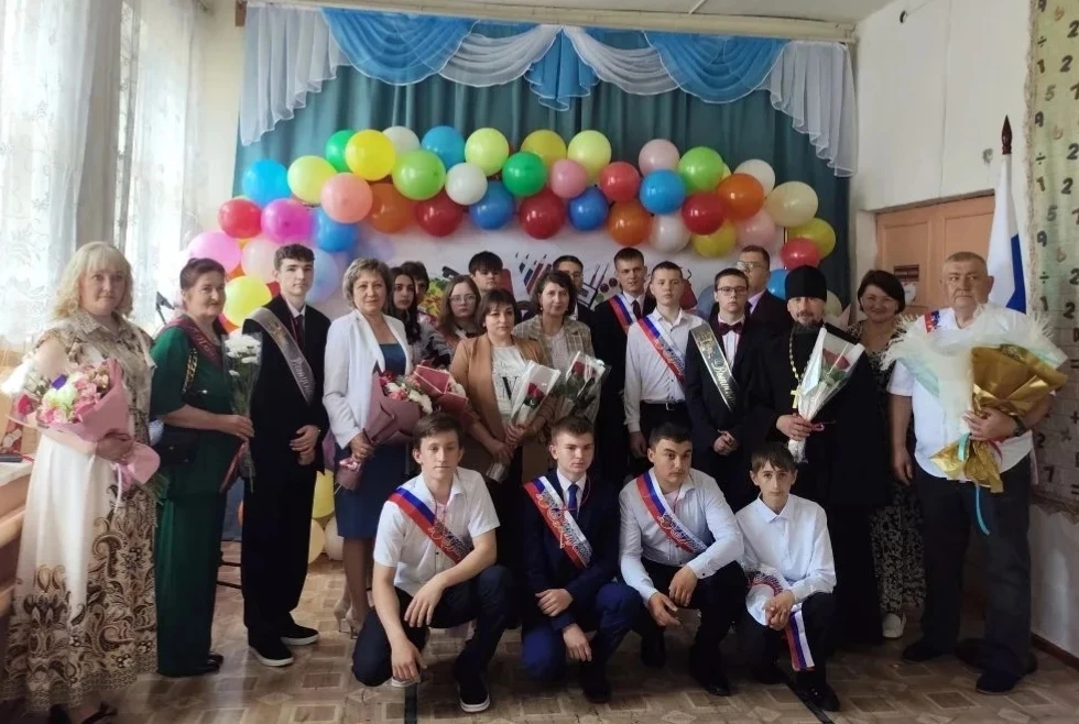 Вот и прозвенел последний звонок этого учебного года! Сегодня на торжественной линейке ...