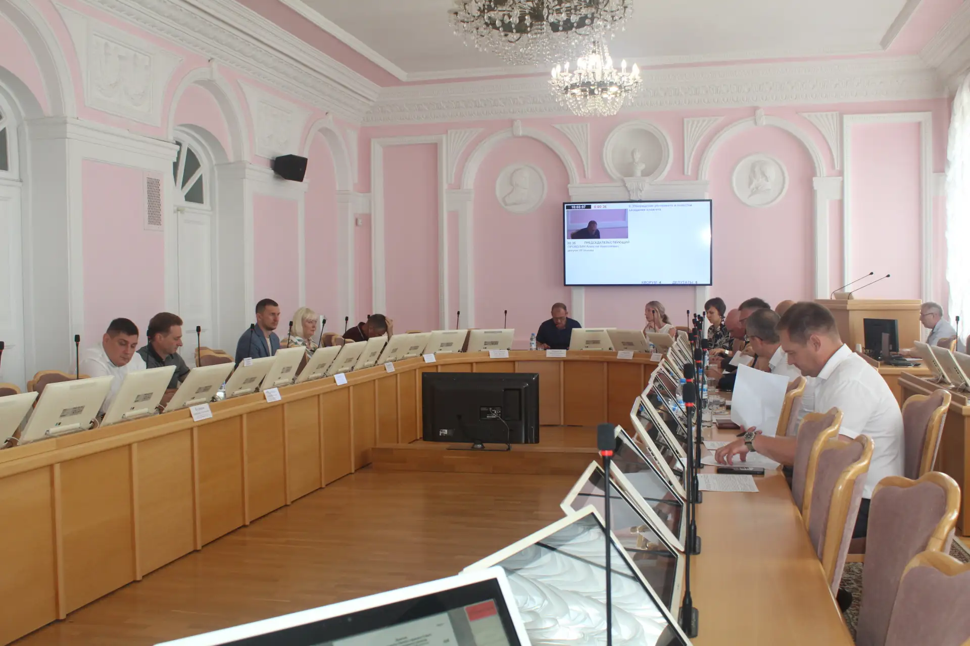 📌 Депутаты рассмотрели введение штрафов за незаконную торговлю и земляные работы.

💼 Сегодня на за