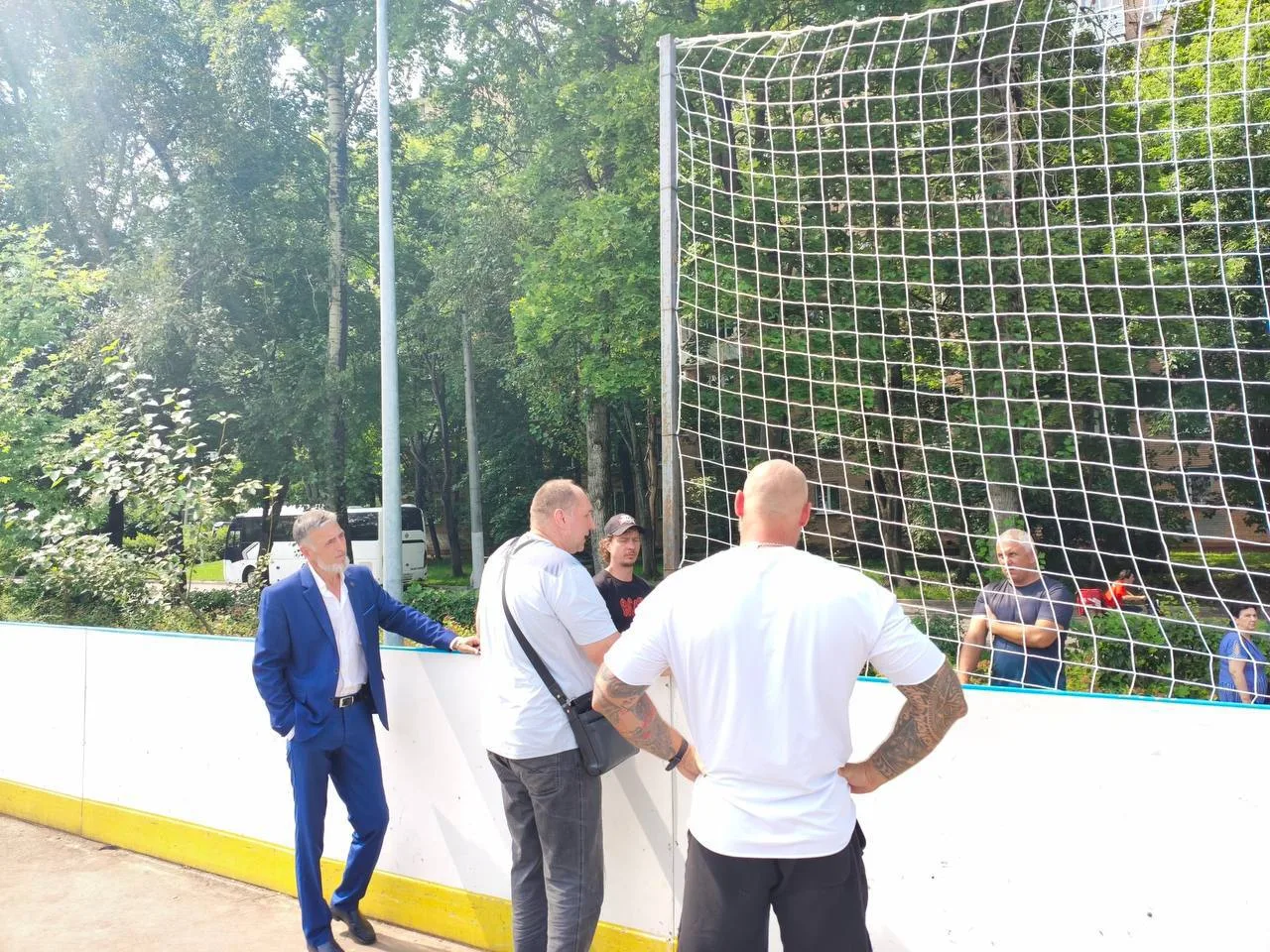 Продолжение истории со спортивной площадкой в Центральном парке Победы. Напомним, что организация «С