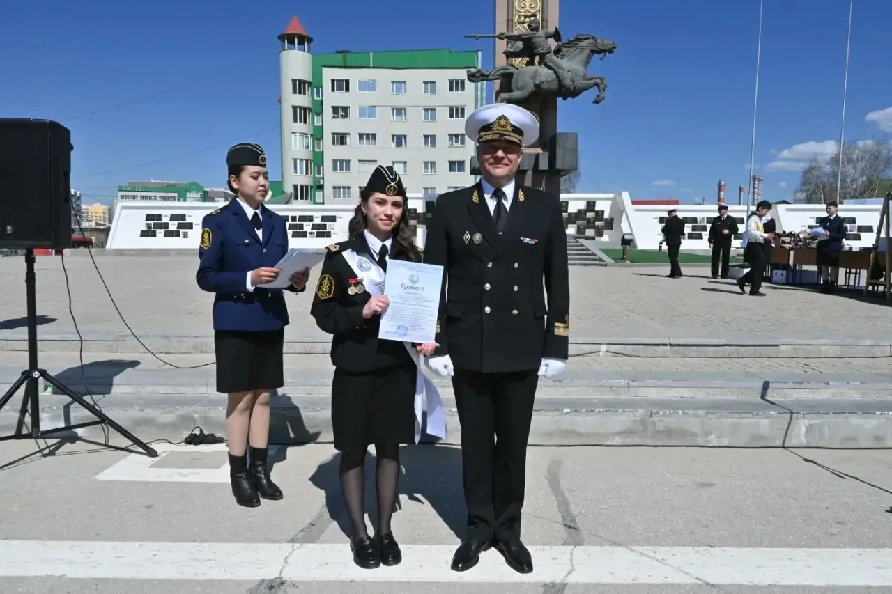 И ВОТ ЗВЕНИТ ЗВОНОК ПОСЛЕДНИЙ...  Часть 2. С ответными словом не скупясь.  Приветственные поздравите