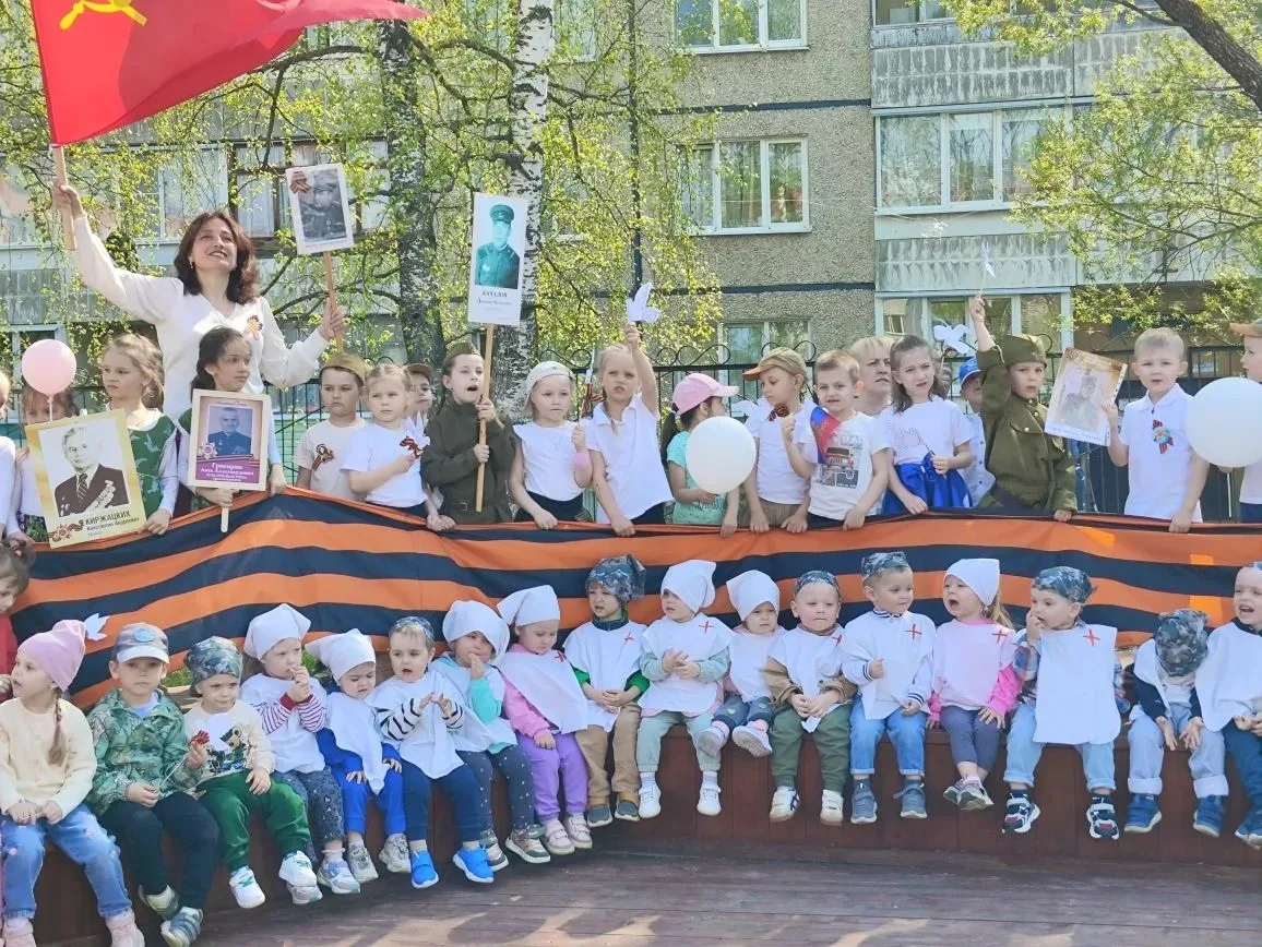 Бессмертный полк в детском саду №7 нашего ОЦ: связь поколений через маленькие сердца  На неделе пере