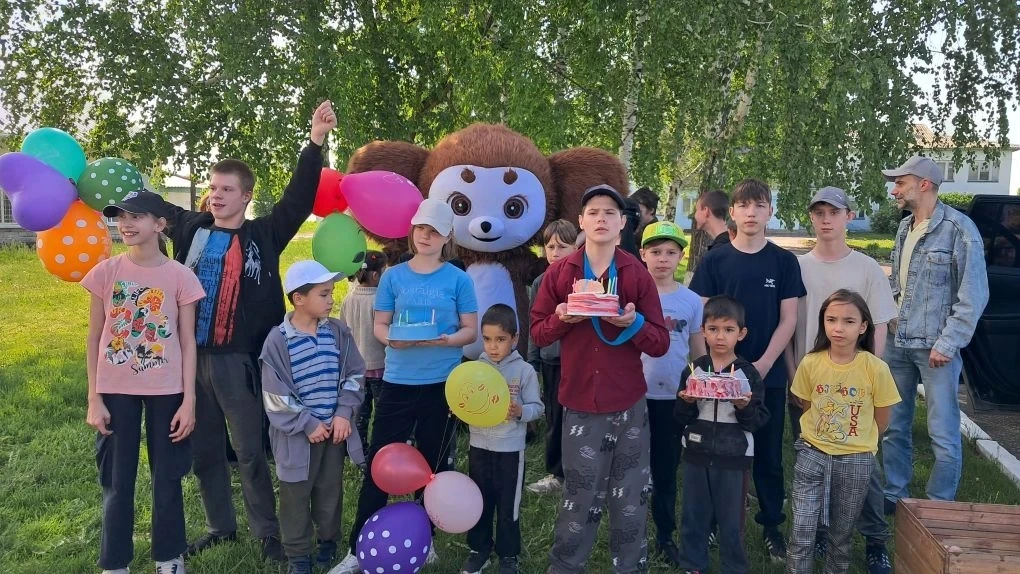 Как же здорово, когда у нас такие друзья! 🎉

Сегодня в нашем доме детства царила  атмосфера праздни