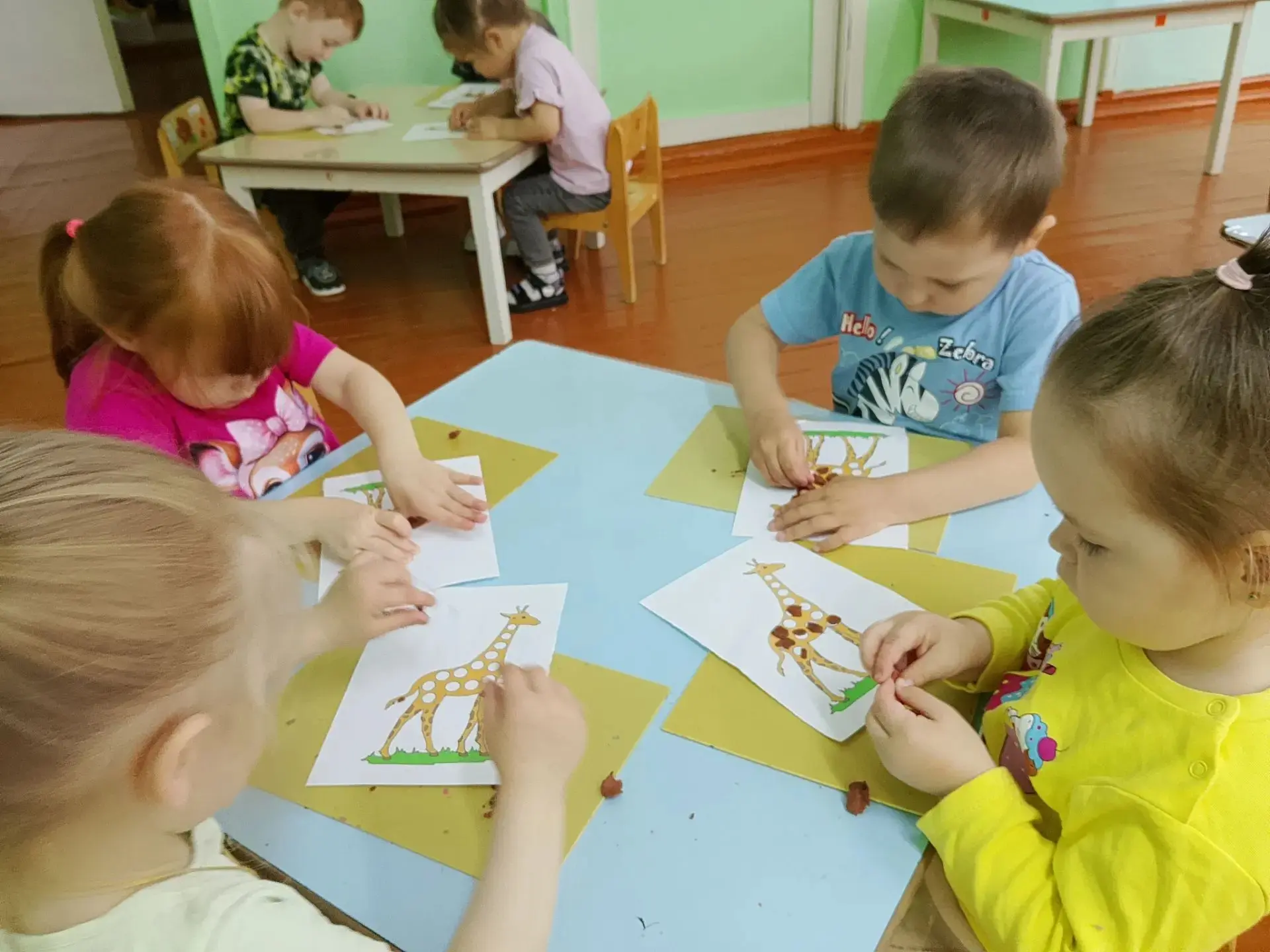У жирафа во-от какая шея!