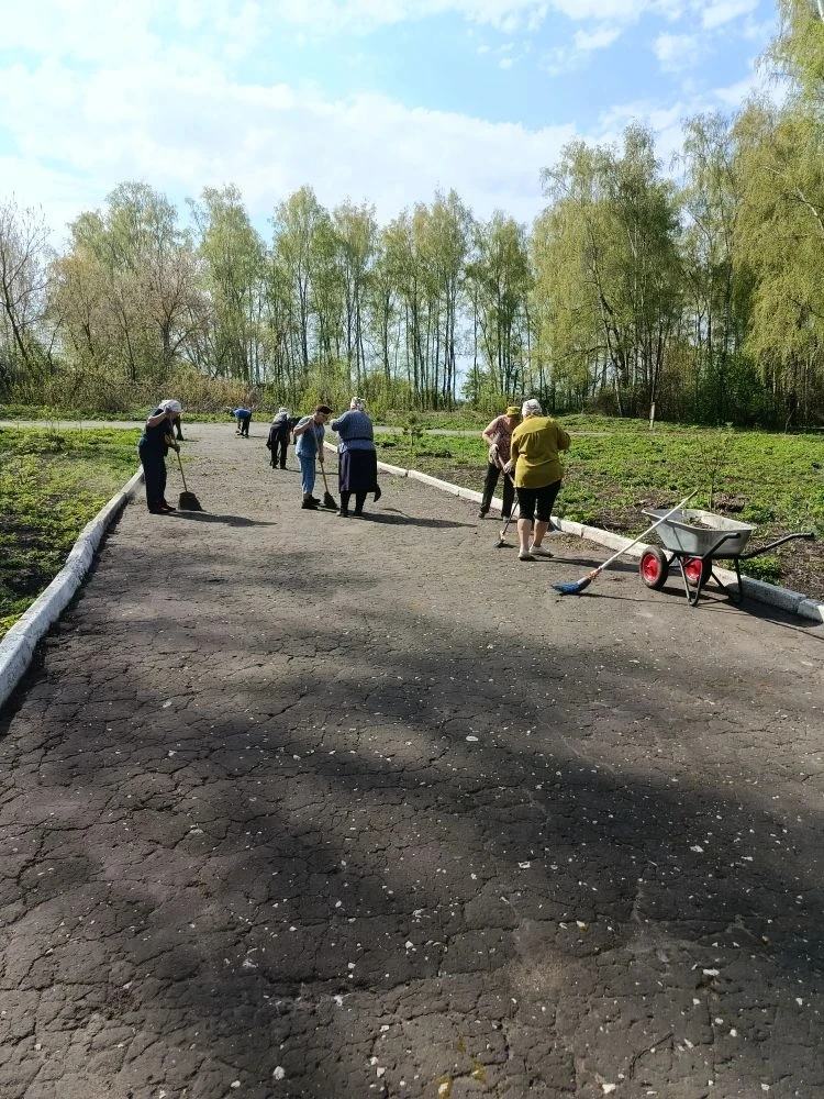 В преддверии 81-й годовщины Победы в Великой Отечественной войне работники администраци...