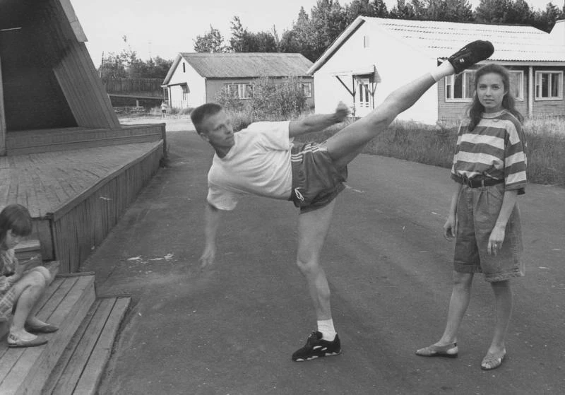 Насмотрелся всякого в видеосалоне... Фото Сергея Зиновьева, 1994 год.