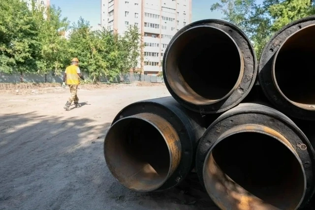 В Новосибирске заменяют 57-летнюю тепломагистраль