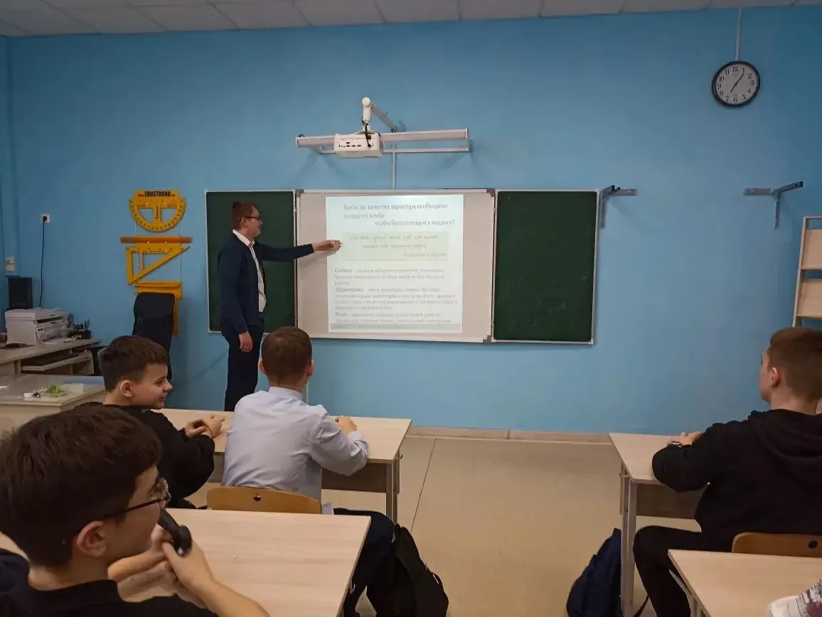 В преддверии Дня защитника Отечества — 23 февраля — в классах прошли уроки мужества, посвящённые под