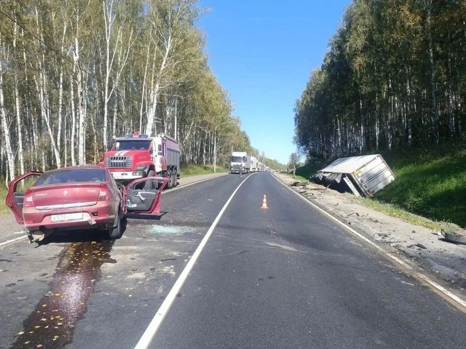 Водитель погиб в страшном ДТП с фурой под Новосибирском