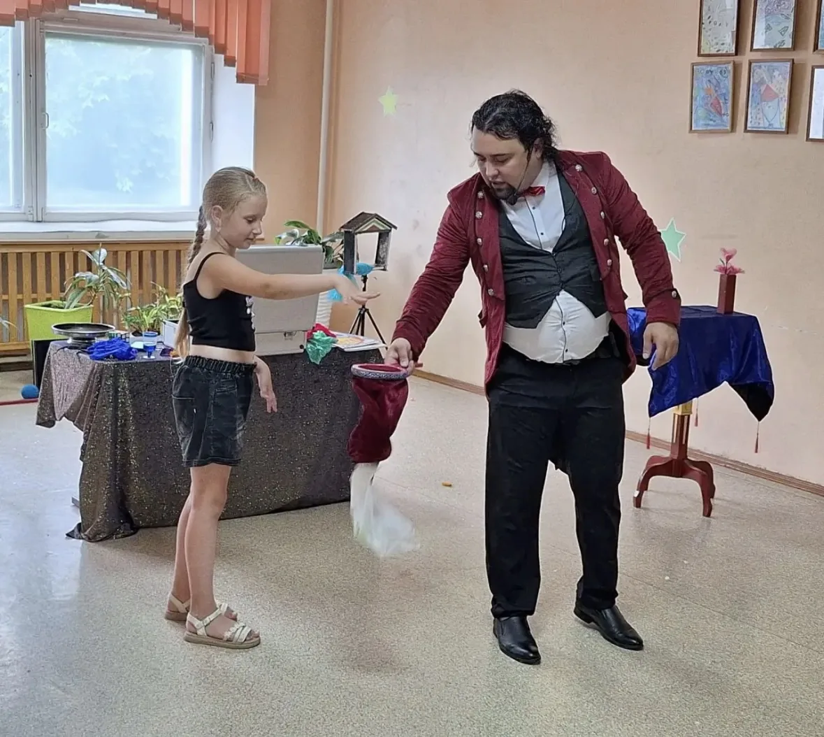 ✨В гостях у наших «Непосед» побывал фокусник Тим с увлекательной программой «Время удивлять». Ребята