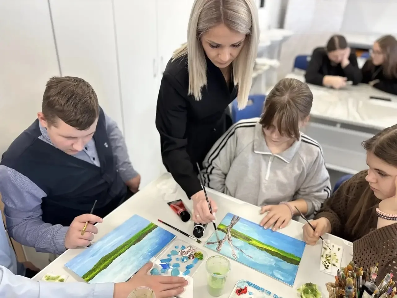 🌟 Подарок от 7В: открытки с теплом и благодарностью для Ветеранов и Детей Войны! 🌟    Сегодня, 4 мая