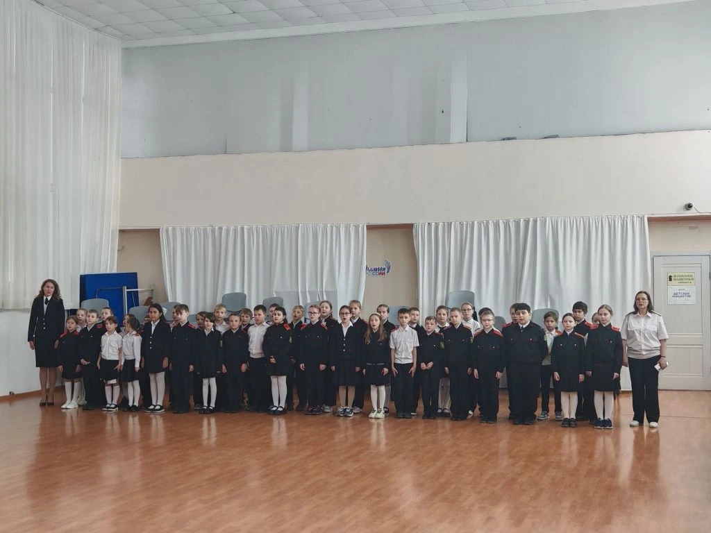 🎉 Торжественная линейка ко Дню детских общественных организаций  Сегодня в нашей школе прошла торжес