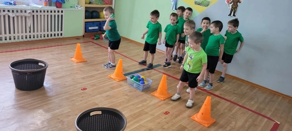 🎖 Бравые "Фантазёры"           В средней группе прошёл спортивный праздник, посвящённый 23 февраля. 