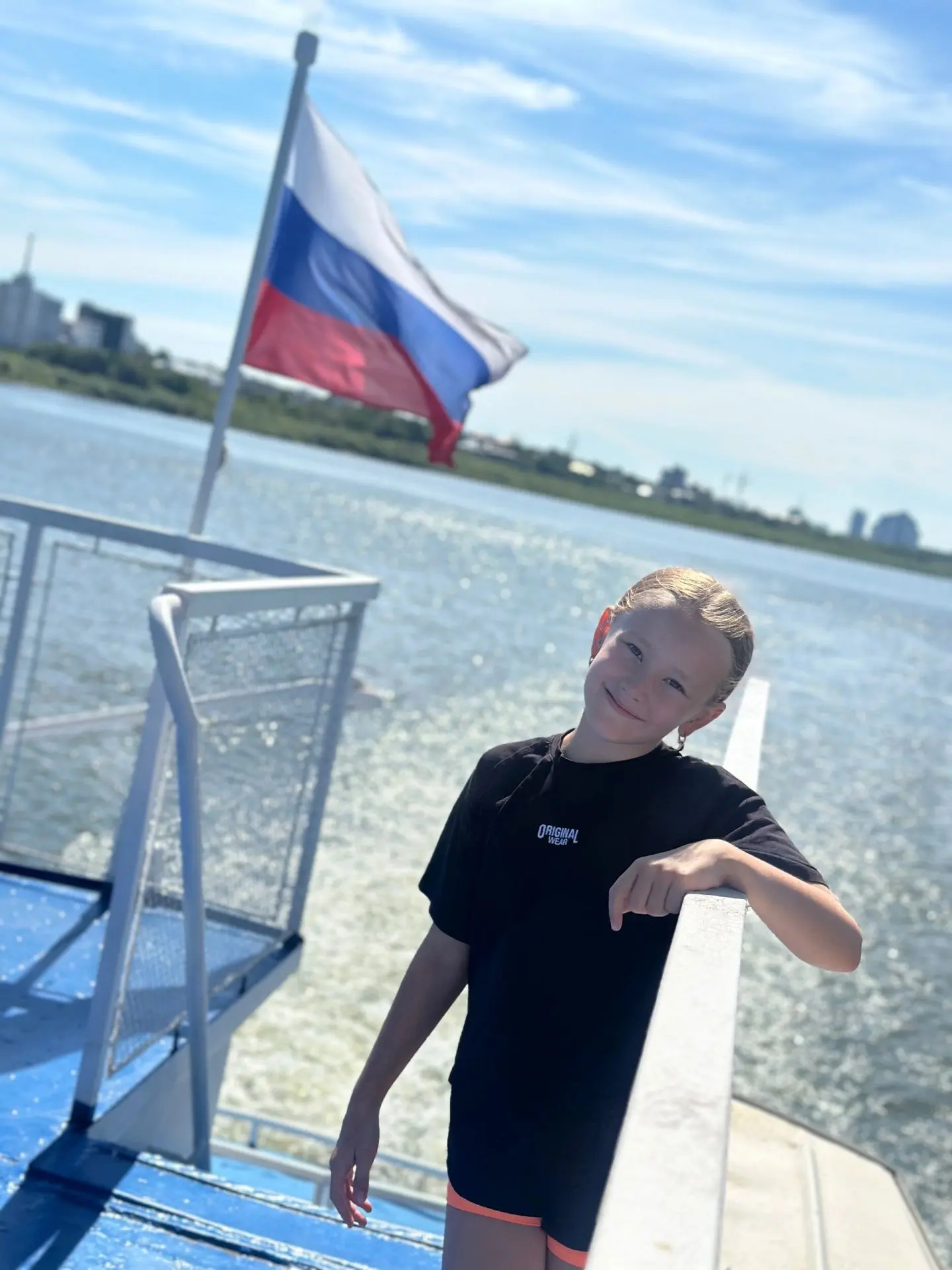 Гуляли, ели мороженое, катались на речном теплоходе!