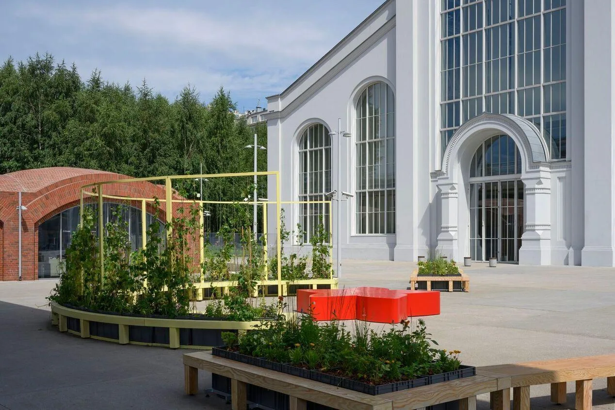 🌿 Палисадник в «ГЭС-2»: зелёный двор открыт для всех

В центре Москвы, на территории «ГЭС-2», зараб