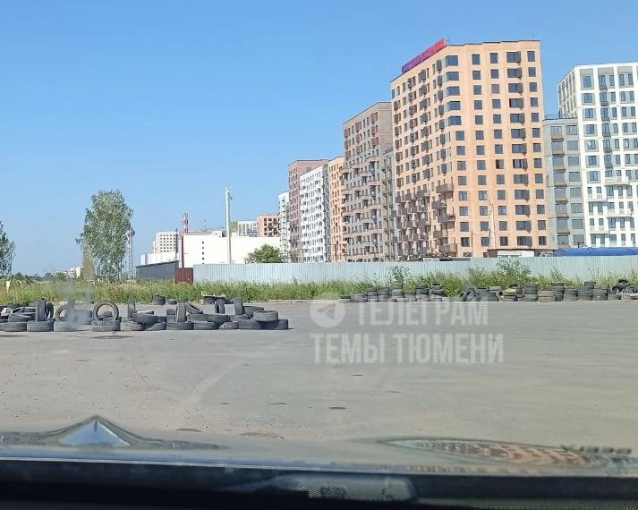 На свалку покрышек пожаловались жители ЖК «Москва» в Тюмени.
