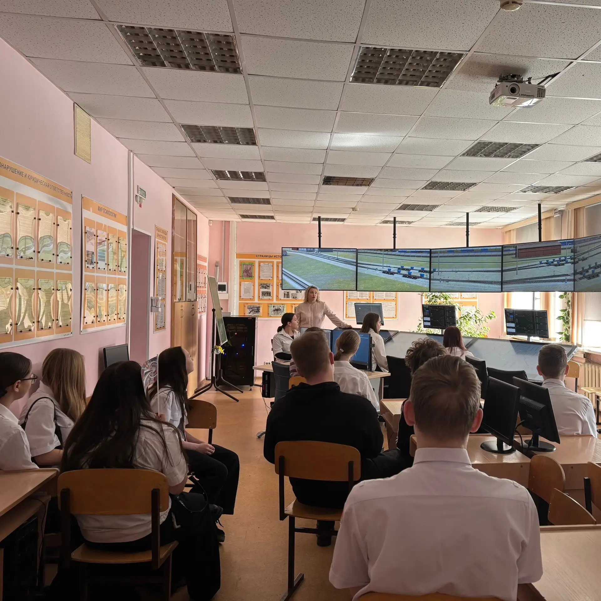 Один шаг до мечты ✨  Юные железнодорожники и родители наших выпускников провели целый день в Кировск