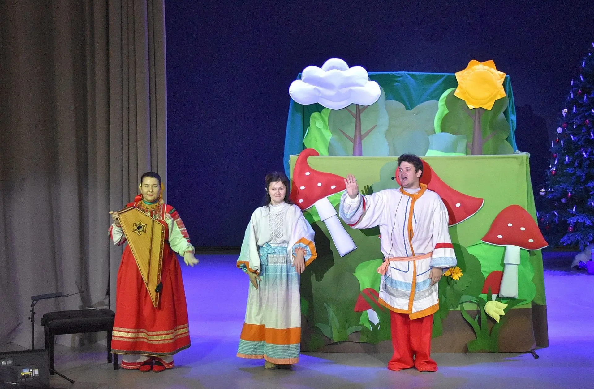 🎭26 декабря ученики 1-х классов  побывали на спектакле «Теремок» в СКК «Рондо». Кукольный театр «Кук