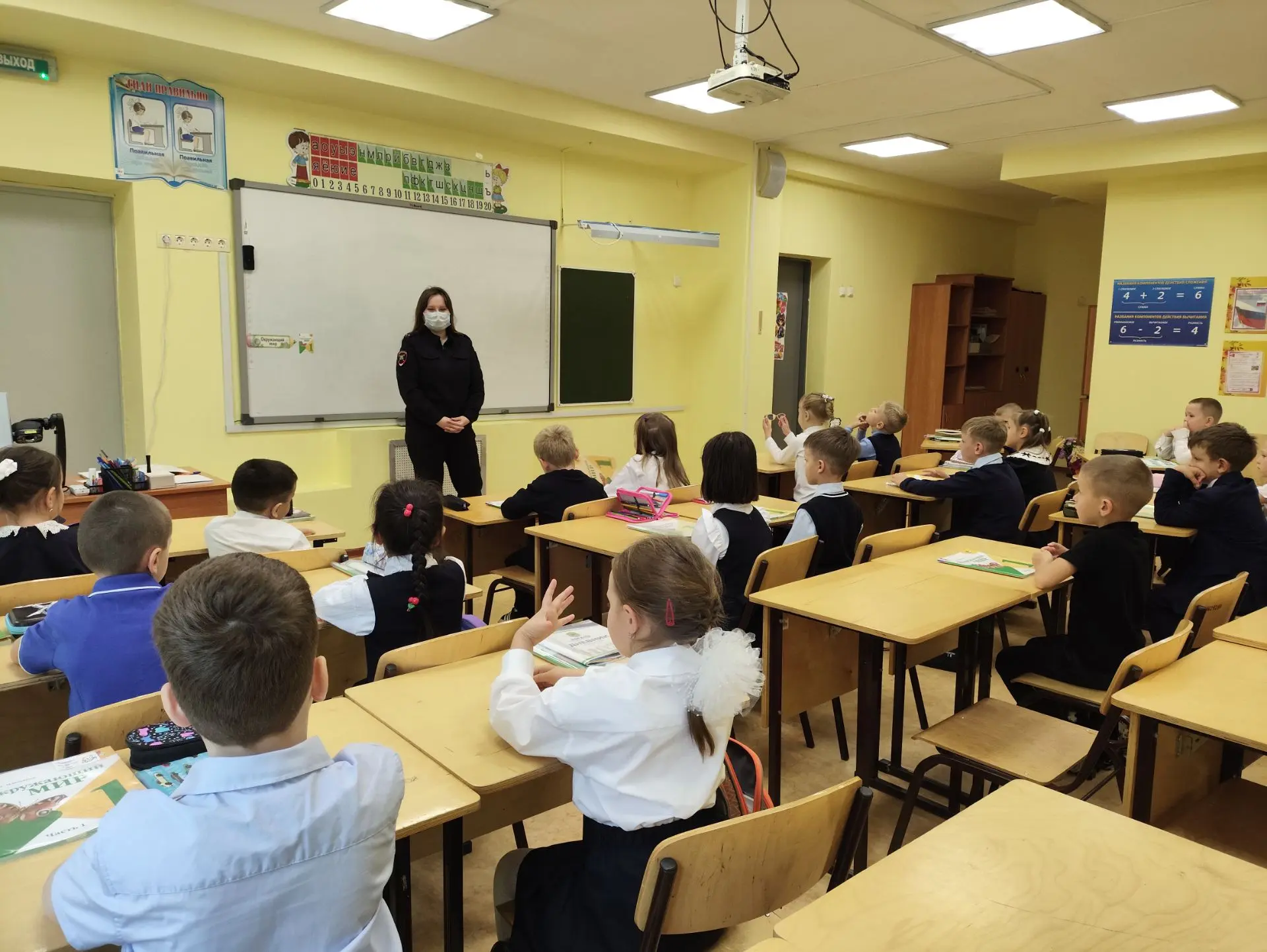 🚦🚔 3 сентября для учащихся 1а, 1б и 1в классов госинспектор по профилактике безопасно...