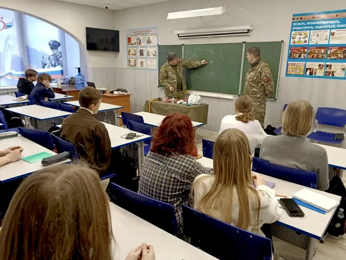 В самарской школе №175 состоялось практическое занятие по основам безопасности и начальной военной п