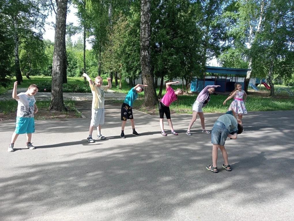 Утро в  лагере дневного пребывания «Радуга» началось по традиционному распорядку: с утренней гимнаст