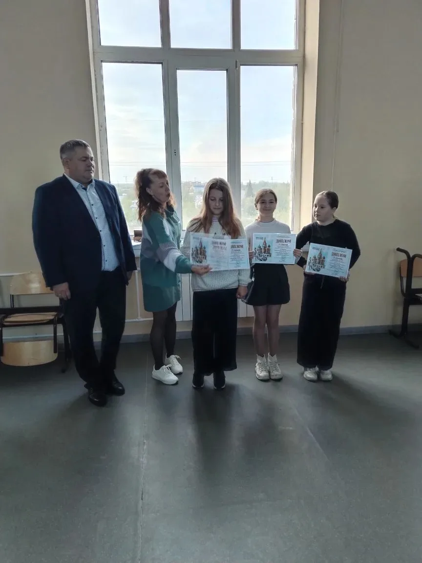 📌Еженедельно, в понедельник, в нашей школе проходит общешкольная линейка