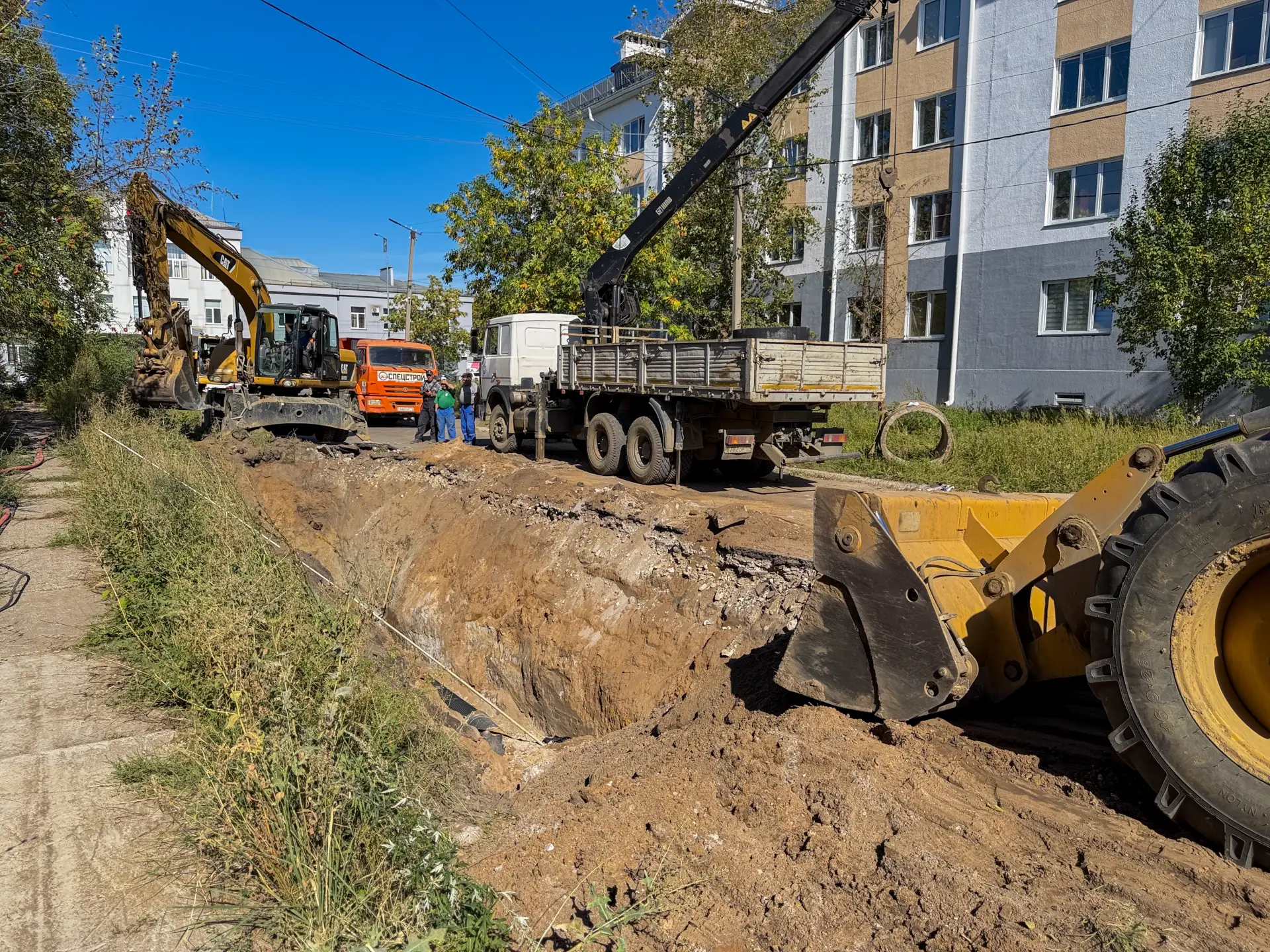В Южноуральске продолжается масштабный ремонт коллектора по улице Энергетиков