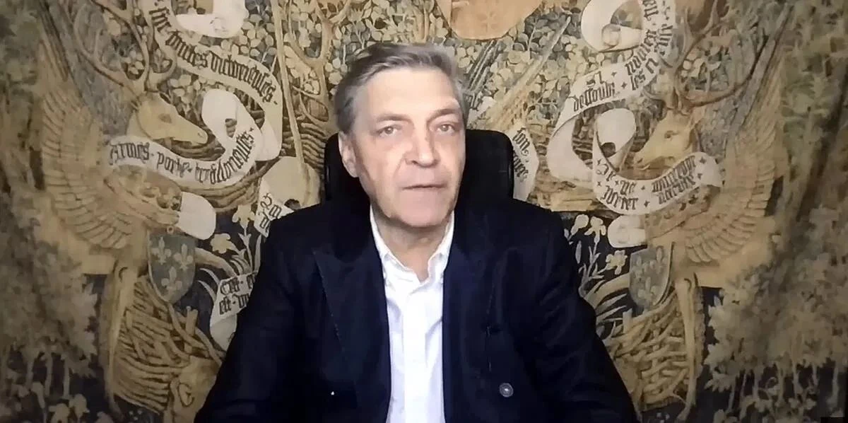 Суд в Петербурге заочно арестовал журналиста-иноагента Александра Невзорова.