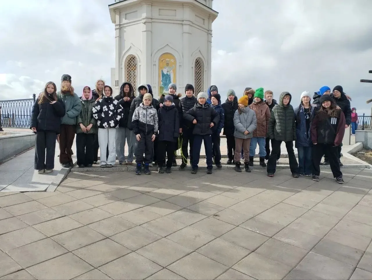 Сегодня, 24 марта, учащиеся 6*В" Класса совместно с классным руководителем Аливановой Анной Сергеевн