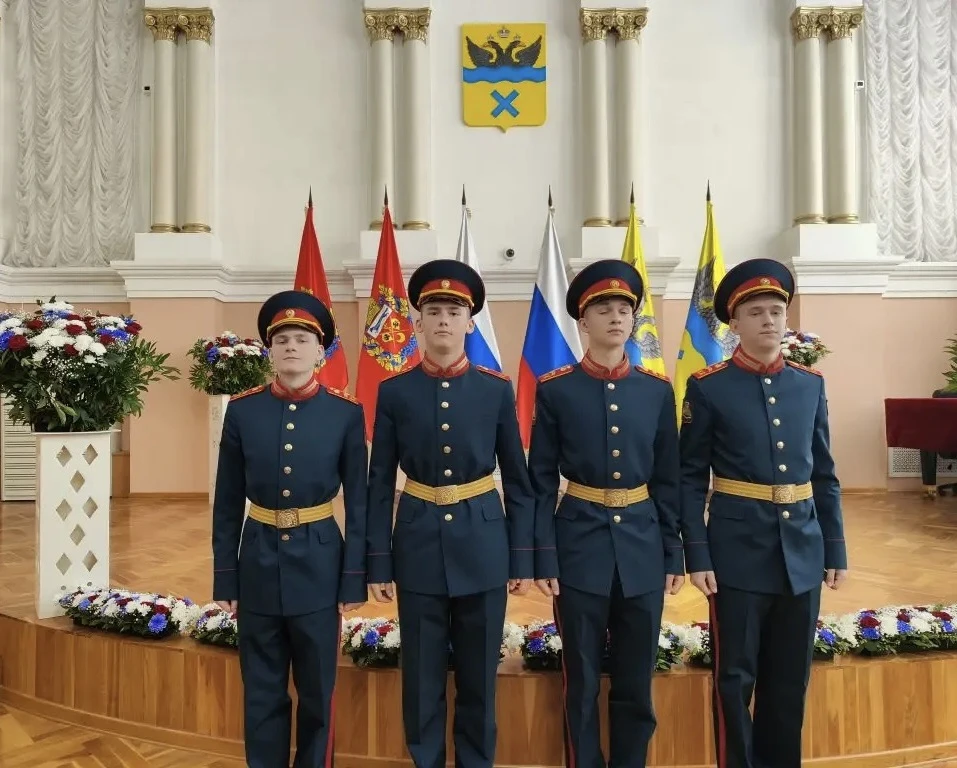 Сегодня, 11 июня, кадеты нашей школы приняли участие в торжественной церемонии вручения муниципально
