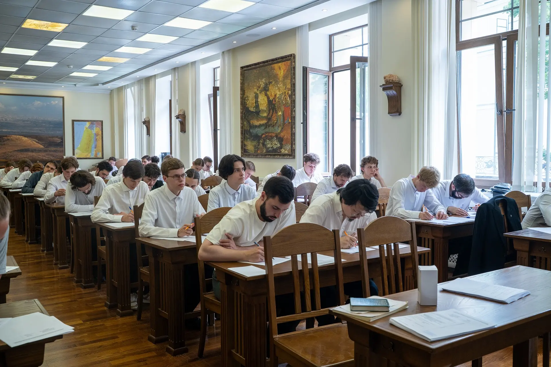 В Сретенской академии начались вступительные испытания