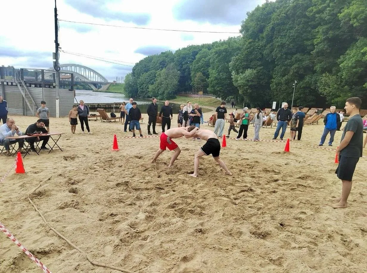 🤼‍♀️В Химках впервые прошёл турнир по пляжной борьбе