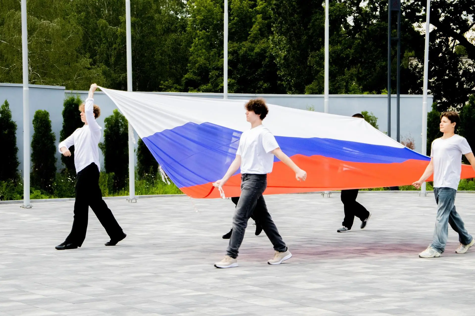 🌟В День России в загородных лагерях региона пройдут праздничные линейки, квесты и флешмобы

В День 