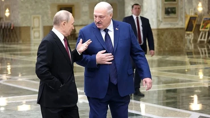 Александр Лукашенко направился с рабочим визитом в Российскую Федерацию. Об этом сообща...