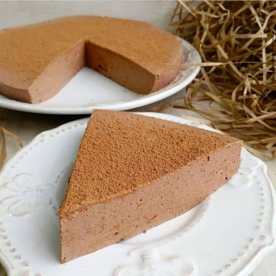 🟤⚪️ ШОКОЛАДНО-ТВОРОЖНЫЙ ДЕСЕРТ🍰

✅ КБЖУ - 81🔻15🔻1🔻3🔻

✏️ Ингредиенты:
•320гр.мягкого творога 0