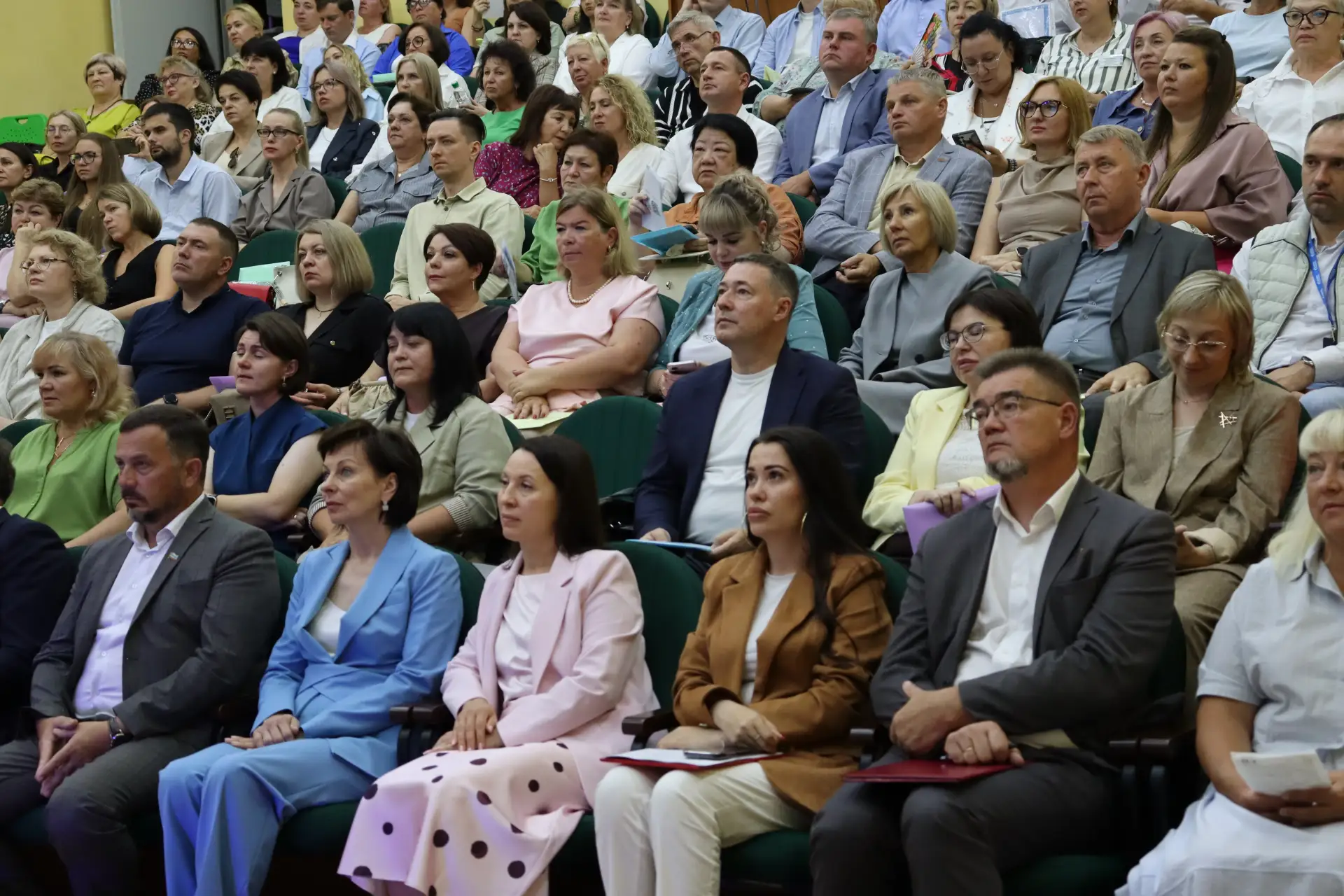 🎓 Продолжение пленарного заседания: СахГУ и «Движение Первых» — ключевые партнеры школы