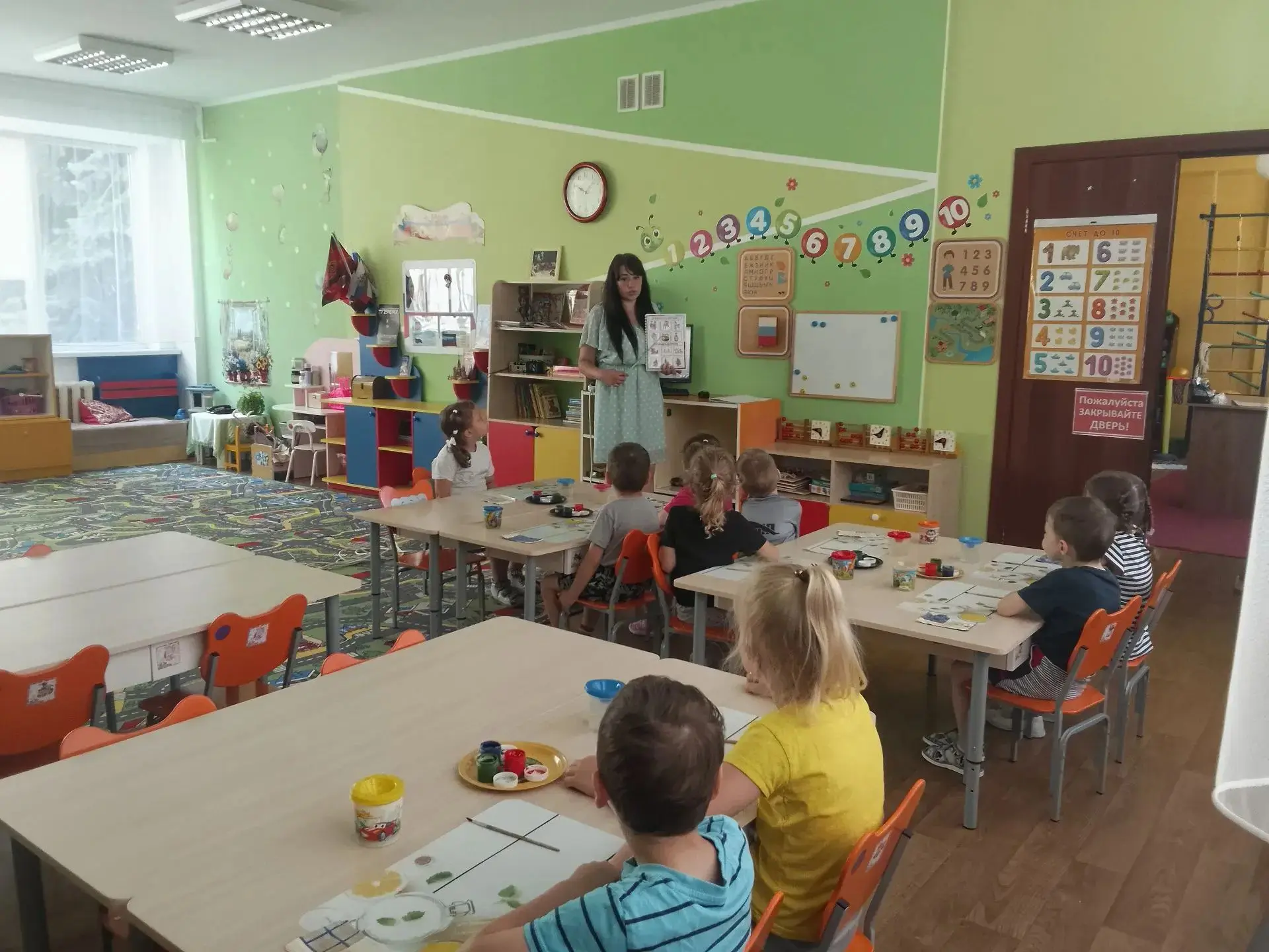 Сегодня в старшей логопедический группе №7 "Карамельки" 🍭прошло творческое занятие по разукрашивани
