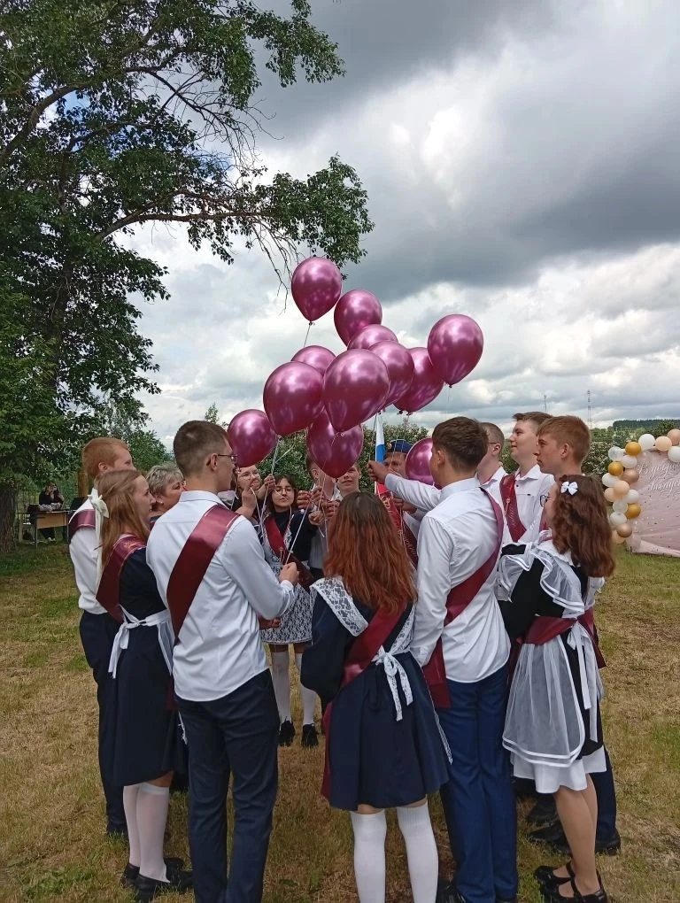 🎓 Выпуск 9 класса: новый этап, большие мечты!