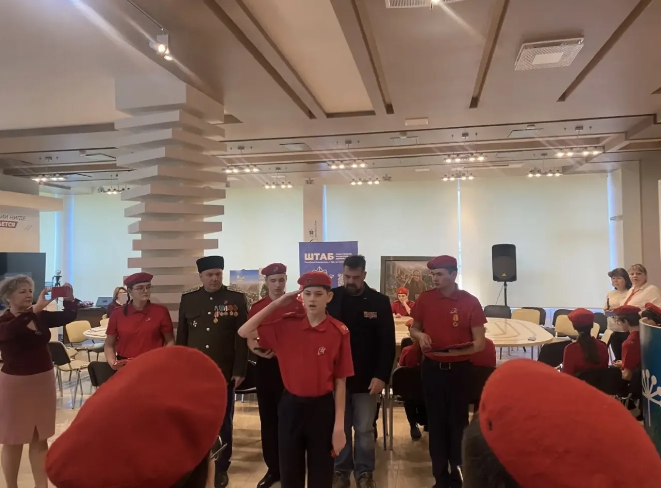🇷🇺 У юнармейцев 7Б класса - торжественный день!  Сегодня в жизни наших ребят произошло важное событи