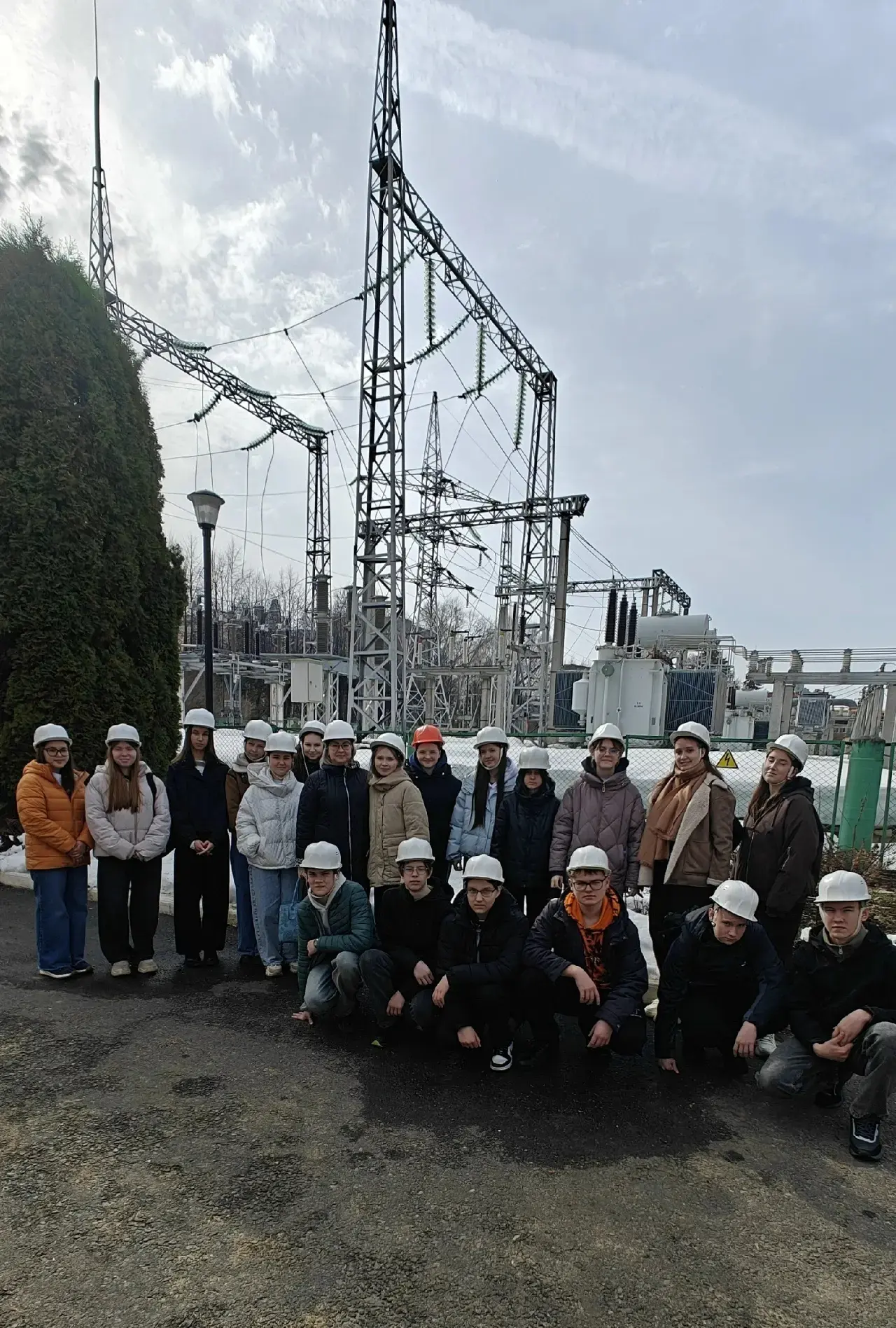 ВОЛГЕНЧЕ! Ученицы 7 Т класса Гуманистова  Даша и Новосёлова Даша принимают участие в очной сессии в 