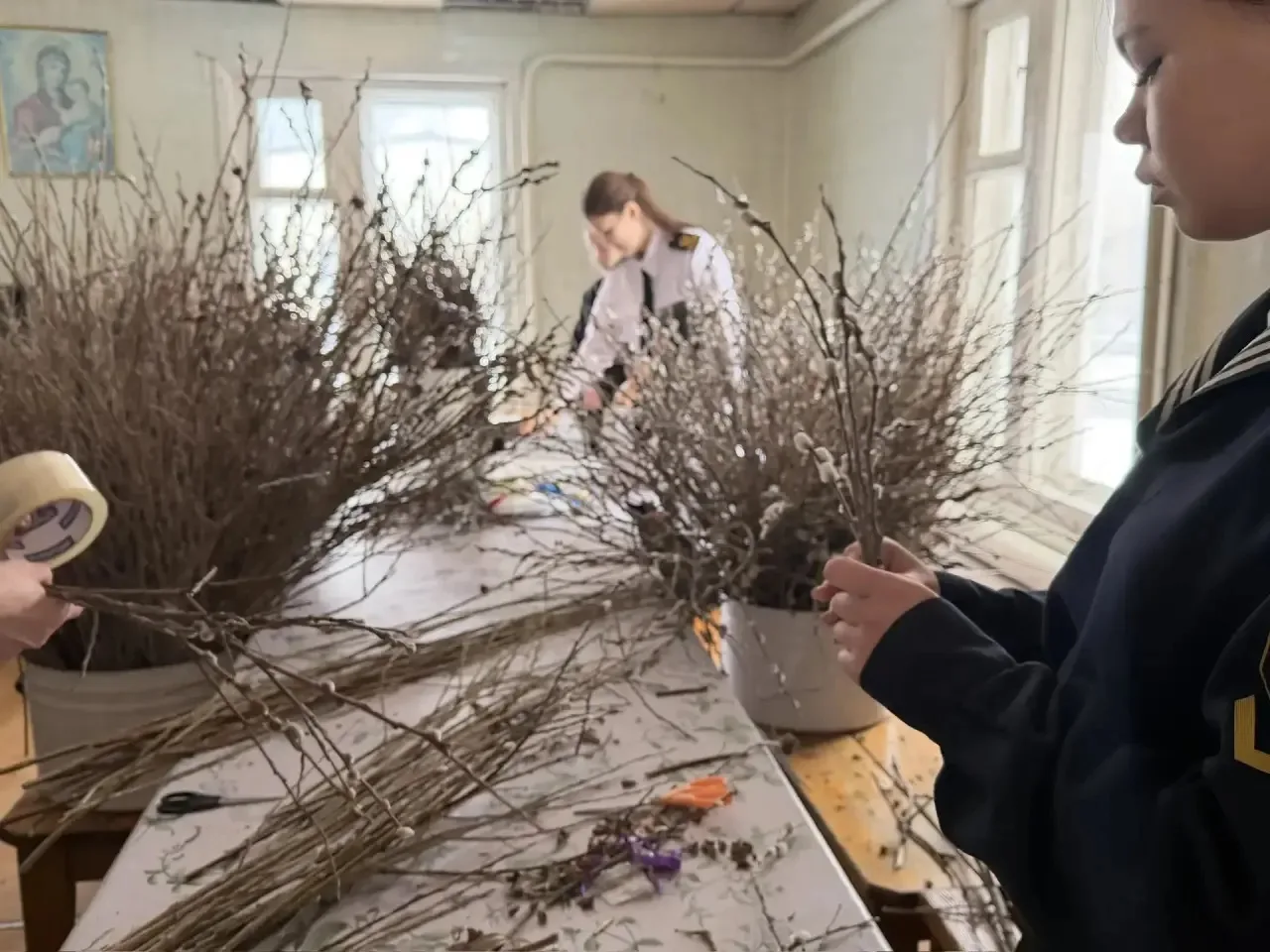 КАК ДЛЯ ВЕРБНОГО ВОСКРЕСЕНЬЯ.  ...Полопаются почки, Облитые смолой И аромат весенний  Поднимет настр