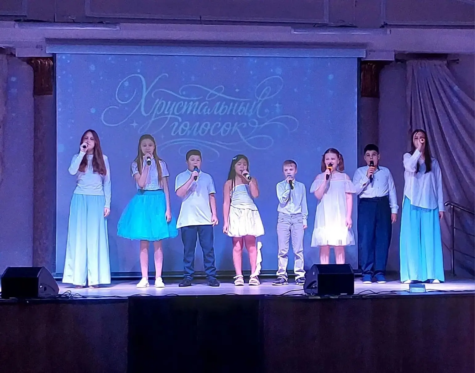 🎤 Вокальный коллектив «Хрустальный голосок» выступил с отчётным концертом в ДК «Металлург»  21 мая в