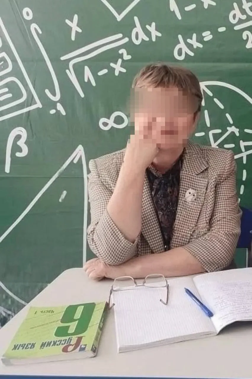 Семиклассница пыталась зарезать учителя на торжественной линейке в Красноярском крае