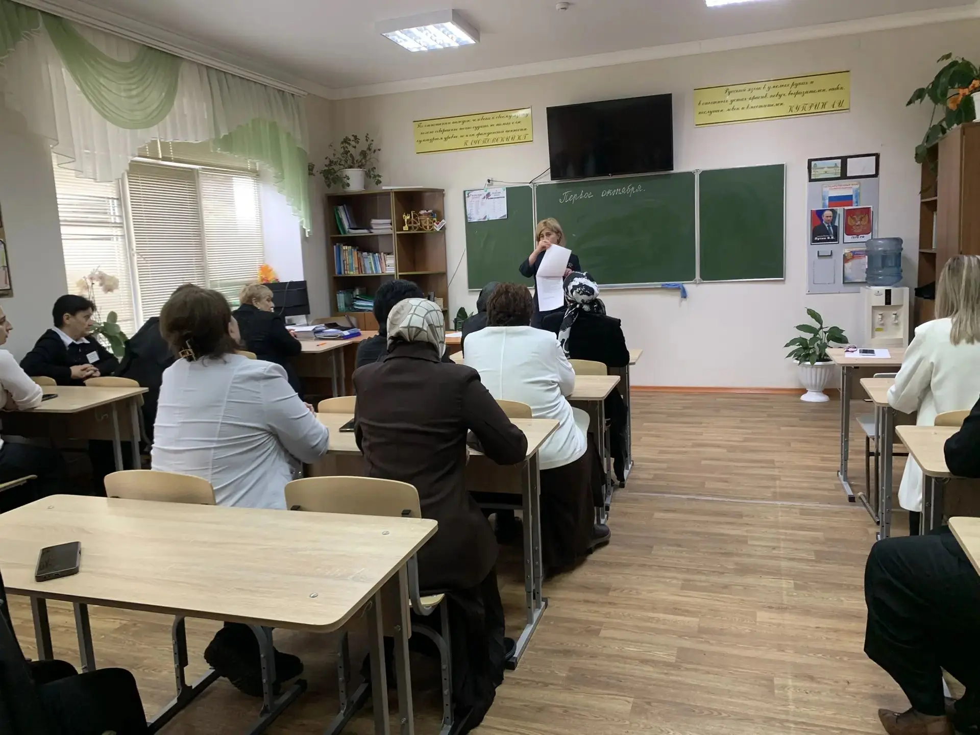 Совещание при директоре: важные вопросы и решения 💼