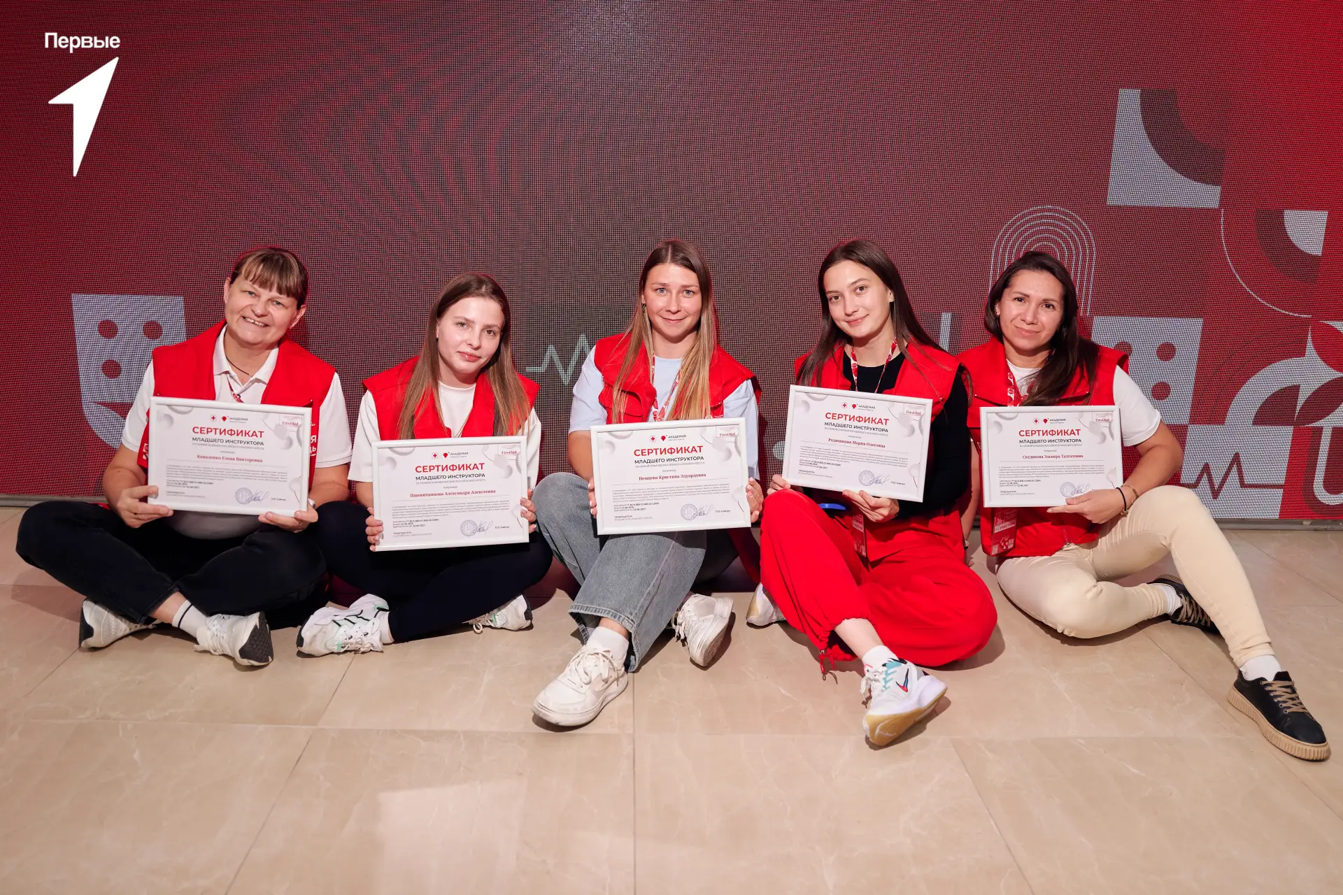 Первые помогут! Ведь теперь они — младшие инструкторы по оказанию первой помощи 🚨