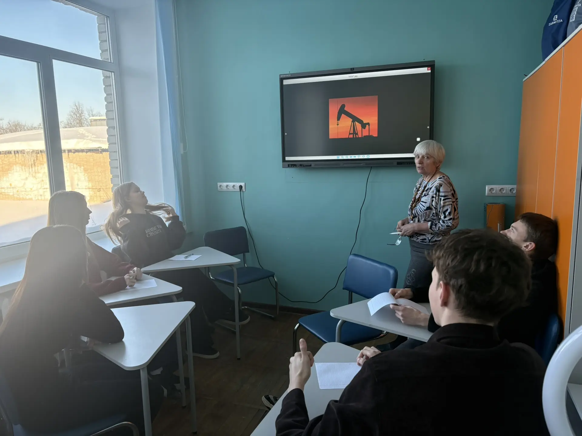 Активно проходят в нашей школе события ко Дню Российской  Науки🦠🧬  Учащиеся химико-биологического мо