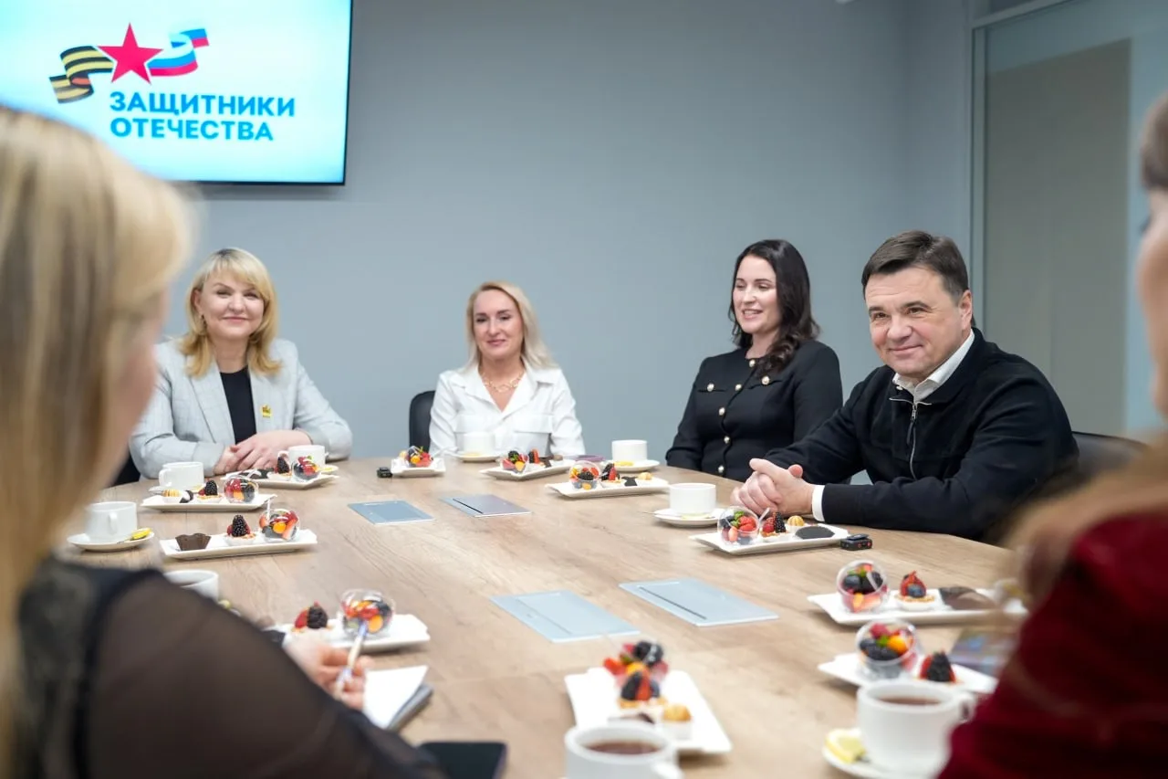 В преддверии 8 Марта встретился с соцкоординаторами регионального отделения Госфонда «Защитники Отеч