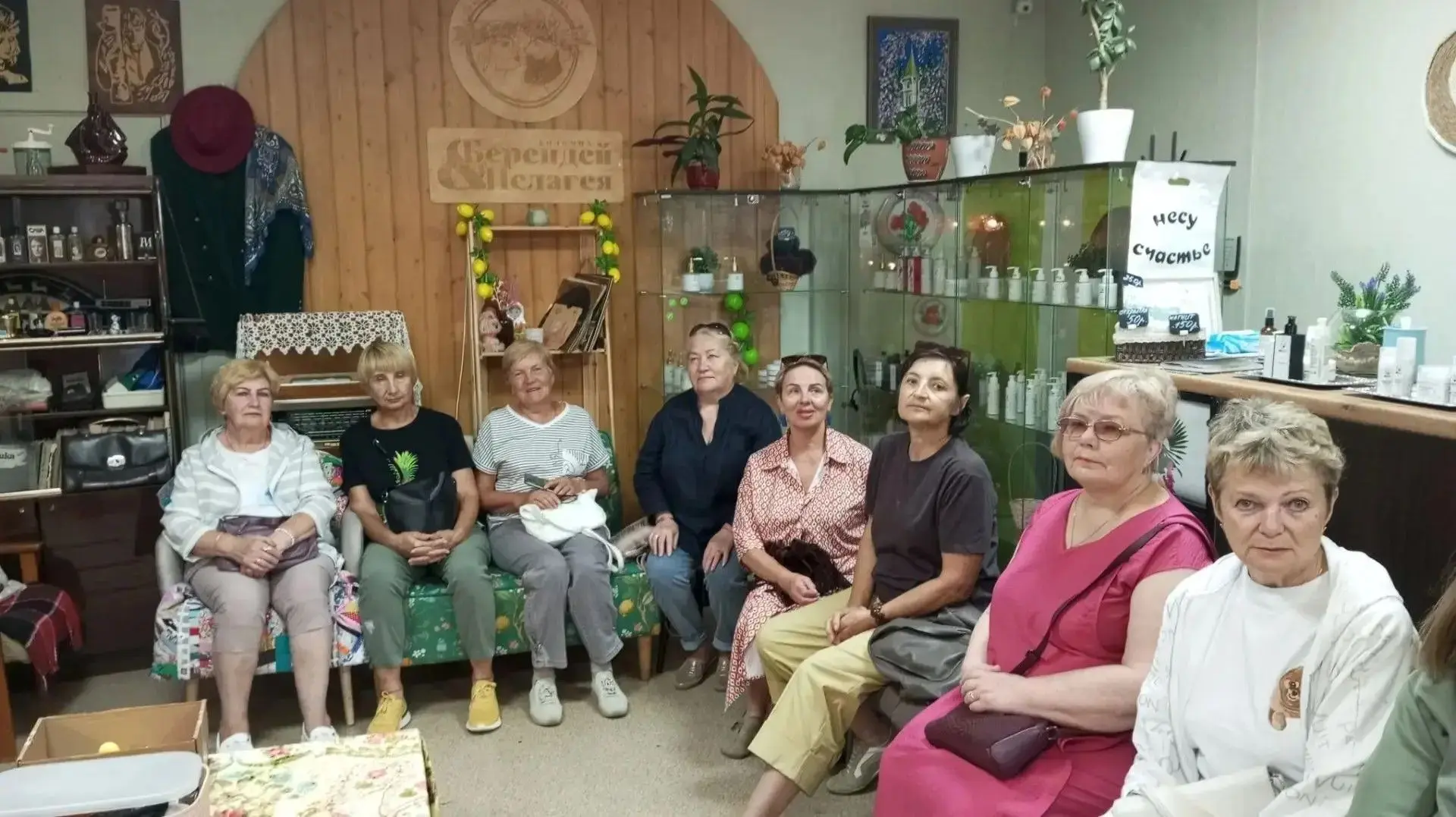 Участники клуба «Активное долголетие» города Коломна посетили музей винтажной парфюмери...