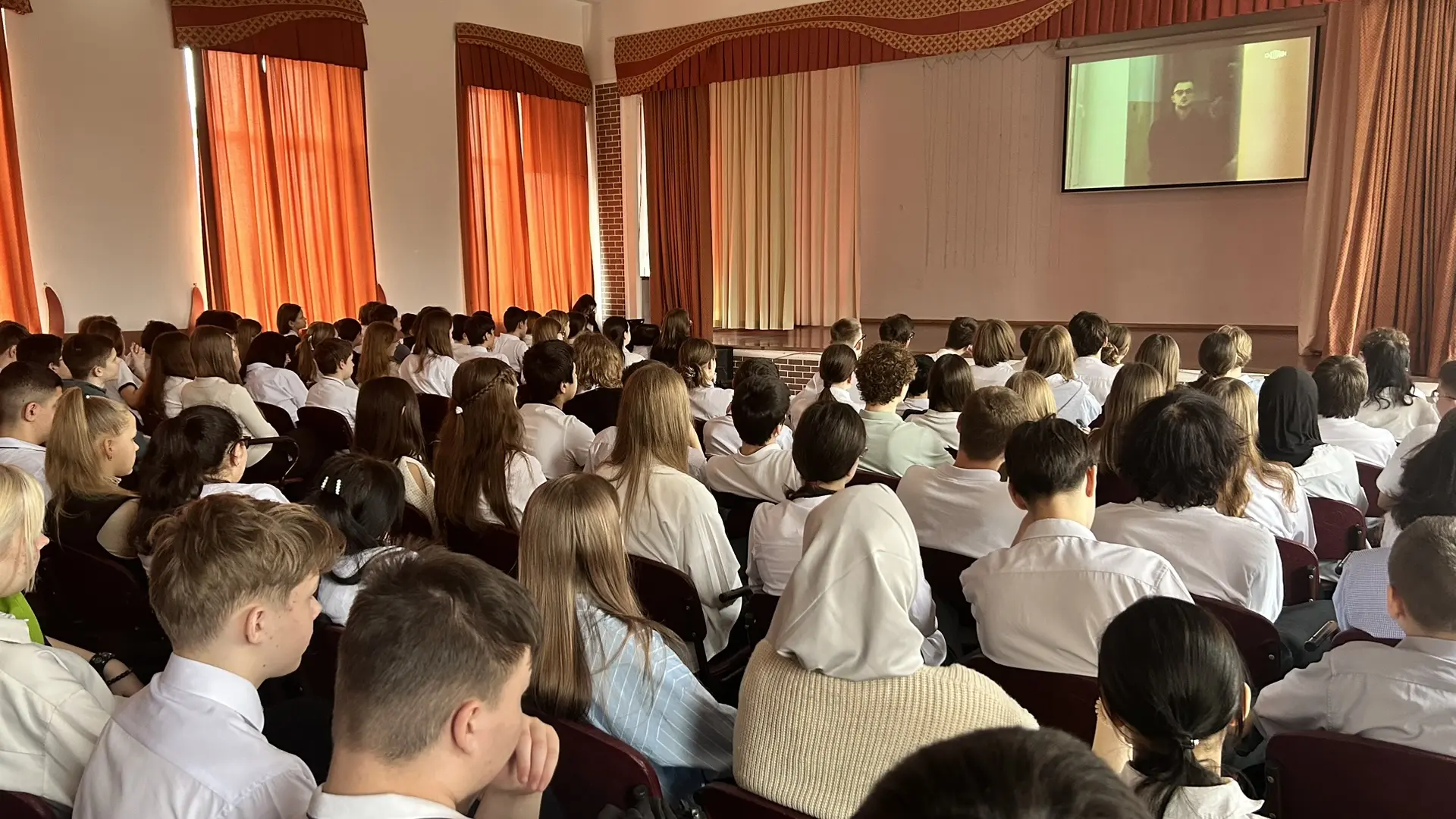 В рамках Недели большой профилактики в школе состоялся просмотр документального фильма "Предательств