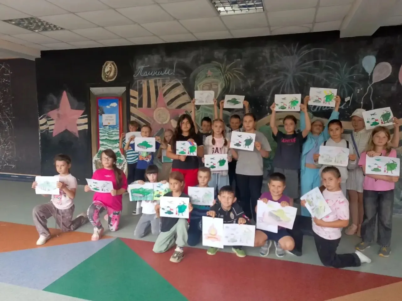 22 июня, в День памяти и скорби, для детей были организованы тематические мероприятия. Утром ребята 