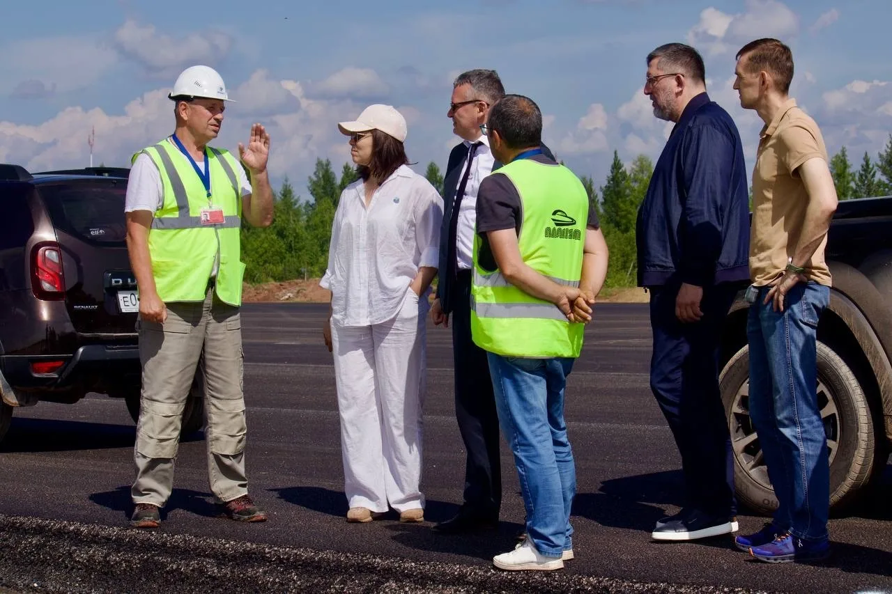 Депутат ЗС Татьяна Молостова оценила ход ремонта в аэропорту Усть-Кута. Вместе с мэром ...